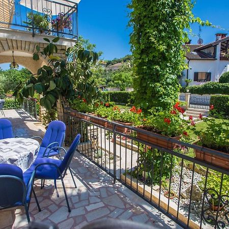 Garden View Apartment In Porec For 2 - 4 Persons 外观 照片