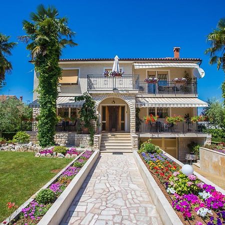Garden View Apartment In Porec For 2 - 4 Persons 外观 照片